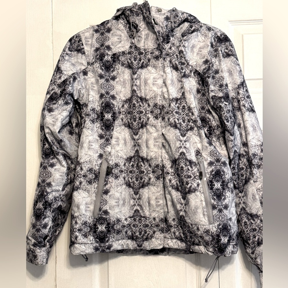 Columbia Black and Gray Patterned Ski Jacket